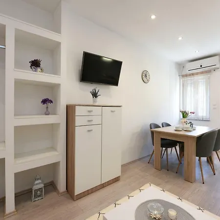 Nita Apartament *